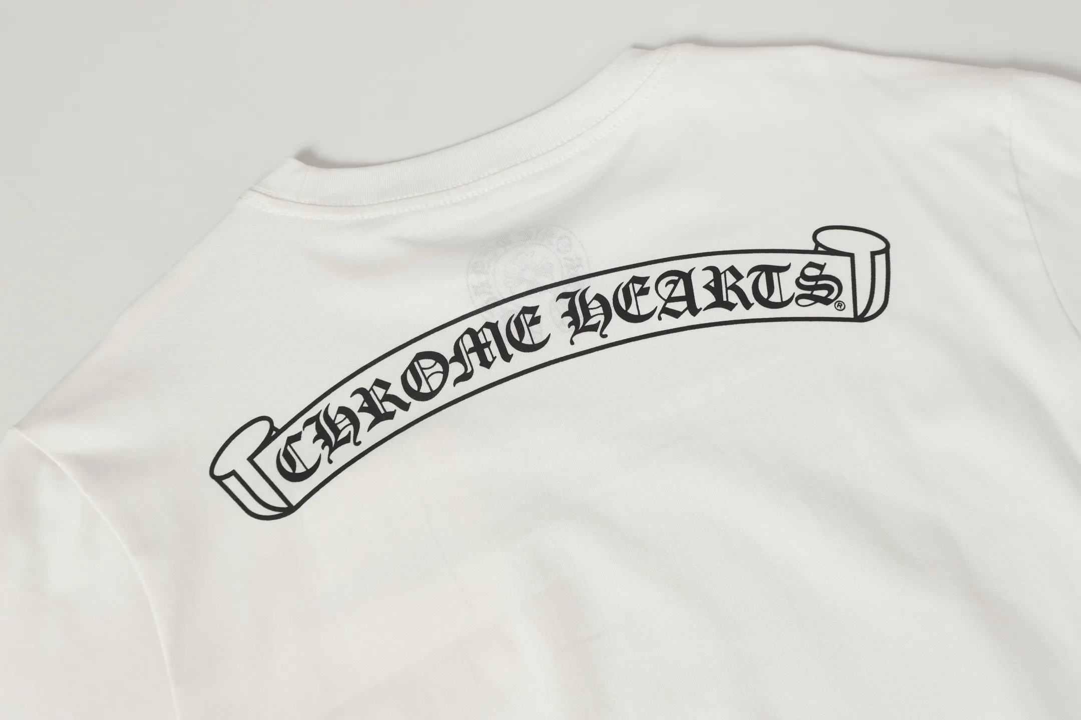 P150 Cross-border model, please do not place an order if you are looking for quality -Chrome Hearts/Chrome Hearts Sanskrit printed popular long-sleeved T-shirt -High weight, high density and high quality. The wool is soft, delicate and skin-friendly. Soft and silky to the touch. Excellent warmth and skin-friendly properties. -Customized weaving and dyeing, no color difference, regardless of fabric or workmanship details. Comparing the ordinary version on the market -Colour: black white -Size: S M L XL
